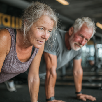 Групове заняття аквафітнесу для людей старшого віку